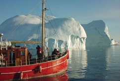 Iceberg Cruise at midnight in June